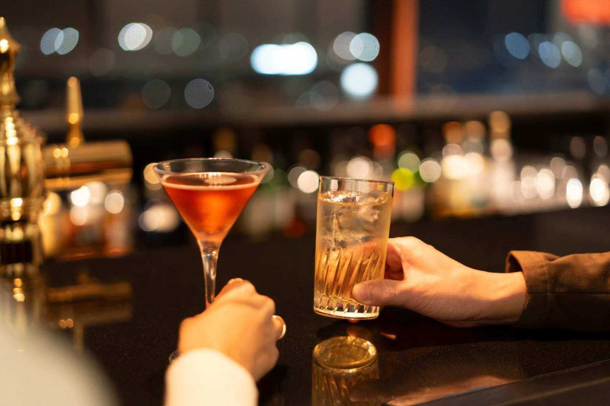 Hotel Associa Shizuoka Eksteriør billede A bartender serving drinks