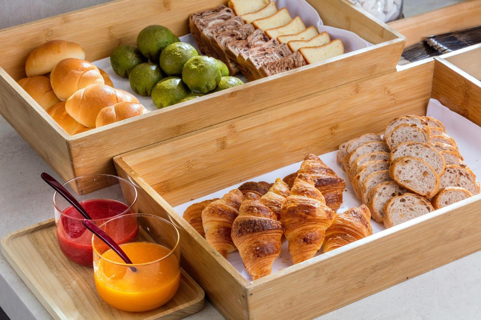 Hotel Associa Shizuoka Eksteriør billede A breakfast buffet