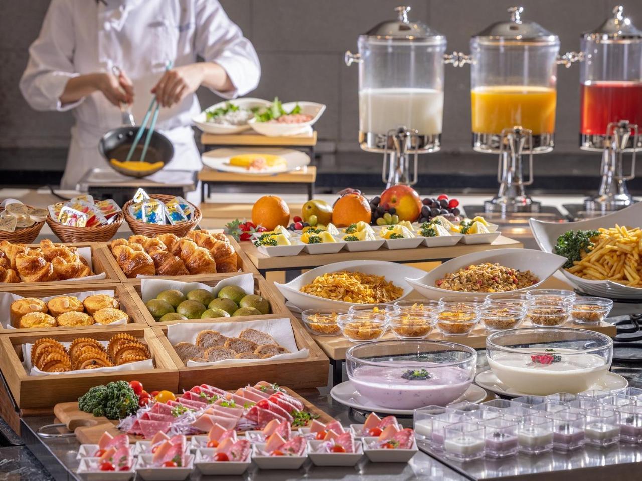Hotel Associa Shizuoka Eksteriør billede A buffet at a hotel